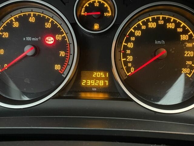 Серый Опель Зафира, объемом двигателя 1.8 л и пробегом 239 тыс. км за 5900 $, фото 14 на Automoto.ua