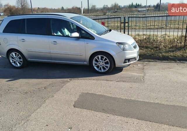 Серый Опель Зафира, объемом двигателя 1.6 л и пробегом 109 тыс. км за 5555 $, фото 3 на Automoto.ua