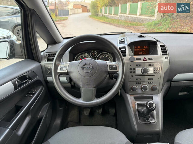 Серый Опель Зафира, объемом двигателя 1.8 л и пробегом 196 тыс. км за 5490 $, фото 23 на Automoto.ua