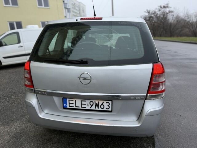 Серый Опель Зафира, объемом двигателя 1.9 л и пробегом 185 тыс. км за 3000 $, фото 4 на Automoto.ua