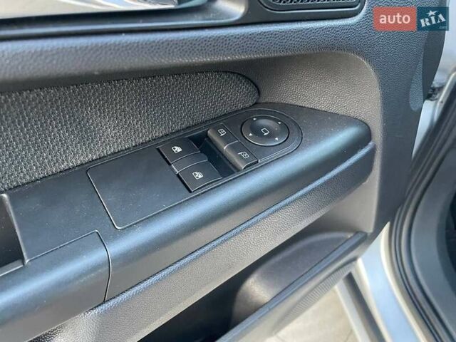 Сірий Опель Зафіра, об'ємом двигуна 1.8 л та пробігом 252 тис. км за 5600 $, фото 15 на Automoto.ua