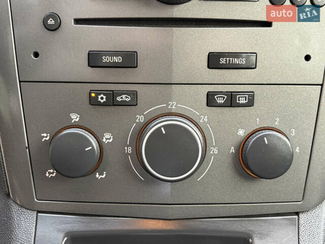 Серый Опель Зафира, объемом двигателя 1.8 л и пробегом 196 тыс. км за 5490 $, фото 28 на Automoto.ua