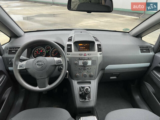 Серый Опель Зафира, объемом двигателя 1.8 л и пробегом 232 тыс. км за 6300 $, фото 42 на Automoto.ua