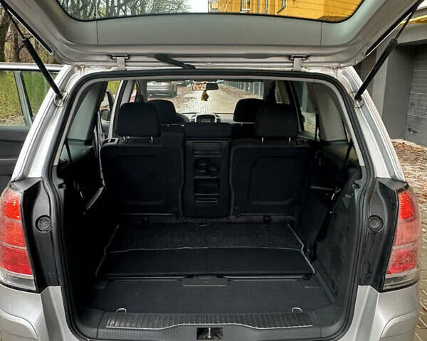 Серый Опель Зафира, объемом двигателя 1.8 л и пробегом 255 тыс. км за 5199 $, фото 51 на Automoto.ua