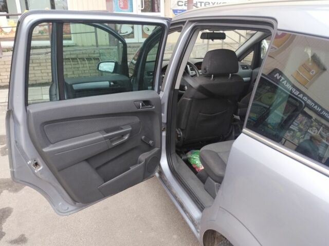 Серый Опель Зафира, объемом двигателя 1.6 л и пробегом 260 тыс. км за 4400 $, фото 8 на Automoto.ua