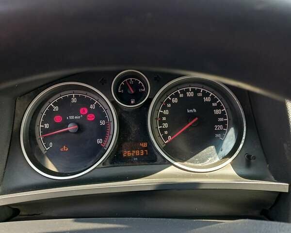 Сірий Опель Зафіра, об'ємом двигуна 1.9 л та пробігом 262 тис. км за 5430 $, фото 3 на Automoto.ua