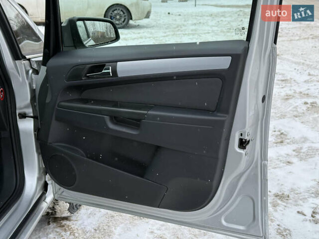Сірий Опель Зафіра, об'ємом двигуна 1.6 л та пробігом 237 тис. км за 6000 $, фото 58 на Automoto.ua