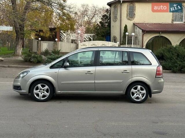 Серый Опель Зафира, объемом двигателя 1.8 л и пробегом 327 тыс. км за 4100 $, фото 4 на Automoto.ua