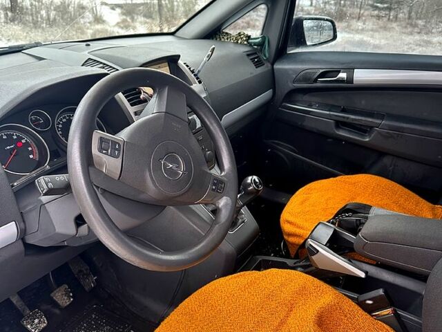 Серый Опель Зафира, объемом двигателя 1.8 л и пробегом 201 тыс. км за 5500 $, фото 3 на Automoto.ua