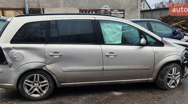Серый Опель Зафира, объемом двигателя 1.8 л и пробегом 260 тыс. км за 2850 $, фото 4 на Automoto.ua