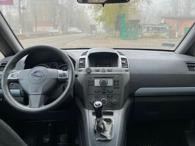 Серый Опель Зафира, объемом двигателя 1.6 л и пробегом 250 тыс. км за 2900 $, фото 5 на Automoto.ua