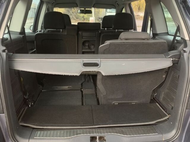 Серый Опель Зафира, объемом двигателя 1.9 л и пробегом 345 тыс. км за 3400 $, фото 3 на Automoto.ua