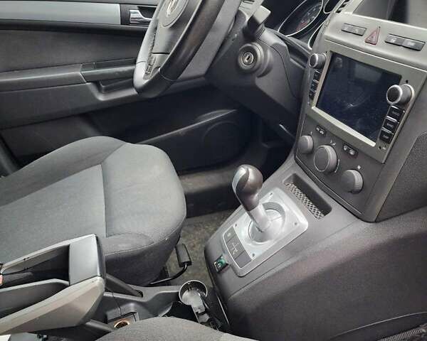 Серый Опель Зафира, объемом двигателя 1.8 л и пробегом 260 тыс. км за 2850 $, фото 3 на Automoto.ua