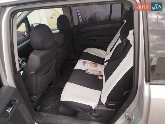 Серый Опель Зафира, объемом двигателя 1.6 л и пробегом 109 тыс. км за 5555 $, фото 6 на Automoto.ua