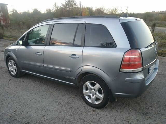 Серый Опель Зафира, объемом двигателя 1.9 л и пробегом 277 тыс. км за 5700 $, фото 5 на Automoto.ua