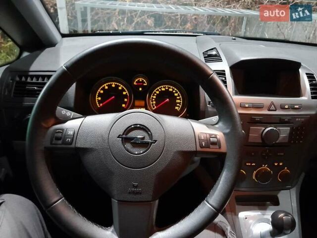 Серый Опель Зафира, объемом двигателя 1.8 л и пробегом 188 тыс. км за 6350 $, фото 1 на Automoto.ua