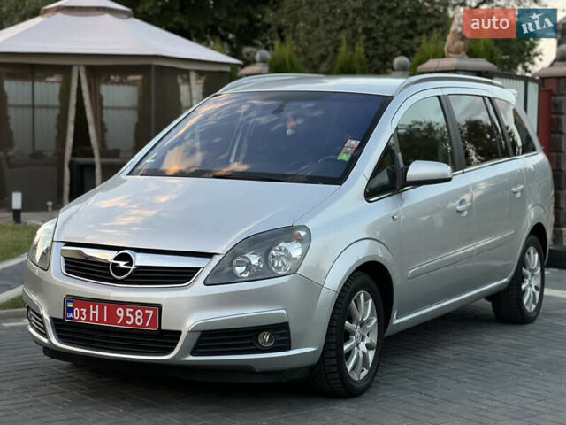 Серый Опель Зафира, объемом двигателя 1.6 л и пробегом 170 тыс. км за 5100 $, фото 2 на Automoto.ua
