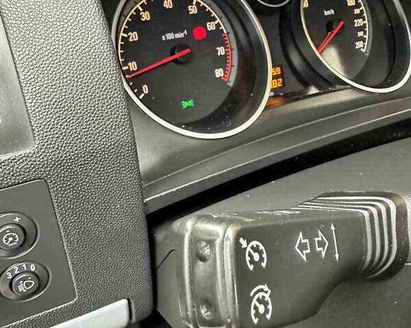 Серый Опель Зафира, объемом двигателя 1.8 л и пробегом 255 тыс. км за 5199 $, фото 30 на Automoto.ua