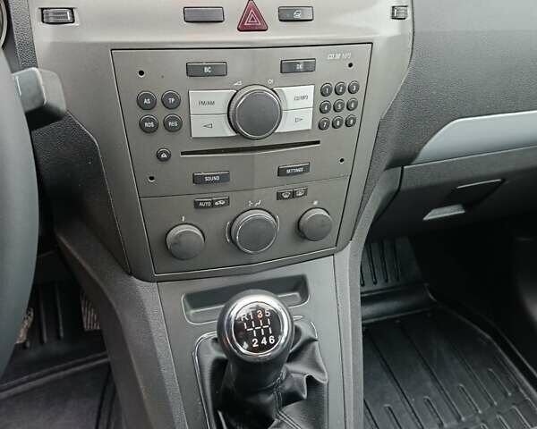 Серый Опель Зафира, объемом двигателя 1.9 л и пробегом 240 тыс. км за 5950 $, фото 11 на Automoto.ua