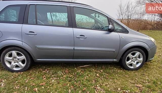 Серый Опель Зафира, объемом двигателя 1.9 л и пробегом 240 тыс. км за 4200 $, фото 9 на Automoto.ua