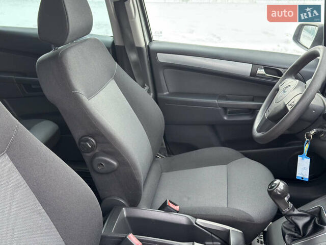 Сірий Опель Зафіра, об'ємом двигуна 1.6 л та пробігом 237 тис. км за 6000 $, фото 67 на Automoto.ua