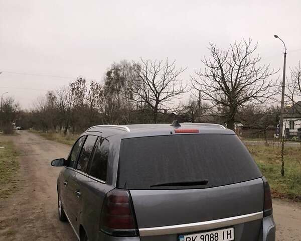 Серый Опель Зафира, объемом двигателя 1.9 л и пробегом 300 тыс. км за 4950 $, фото 5 на Automoto.ua