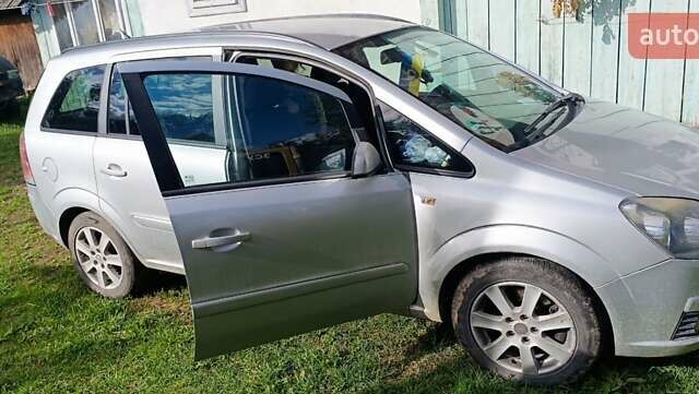 Серый Опель Зафира, объемом двигателя 1.91 л и пробегом 269 тыс. км за 5500 $, фото 1 на Automoto.ua