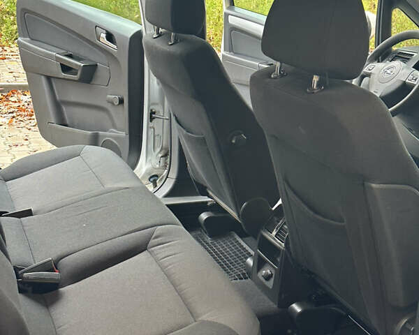 Серый Опель Зафира, объемом двигателя 1.8 л и пробегом 255 тыс. км за 5199 $, фото 50 на Automoto.ua