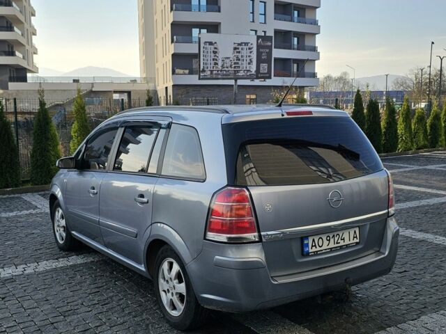 Серый Опель Зафира, объемом двигателя 1.6 л и пробегом 287 тыс. км за 4500 $, фото 2 на Automoto.ua