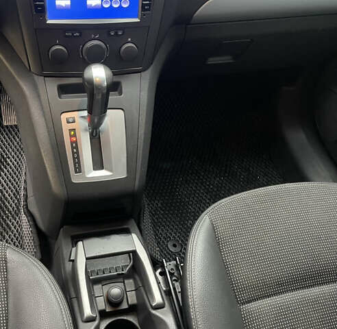 Серый Опель Зафира, объемом двигателя 2.2 л и пробегом 215 тыс. км за 8200 $, фото 34 на Automoto.ua