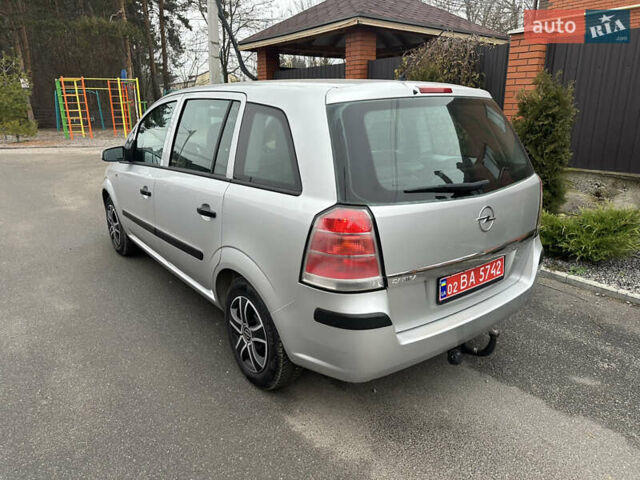 Серый Опель Зафира, объемом двигателя 1.6 л и пробегом 217 тыс. км за 5950 $, фото 9 на Automoto.ua