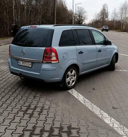 Серый Опель Зафира, объемом двигателя 1.69 л и пробегом 319 тыс. км за 5200 $, фото 1 на Automoto.ua