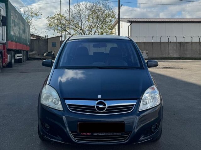 Серый Опель Зафира, объемом двигателя 1.6 л и пробегом 200 тыс. км за 2800 $, фото 2 на Automoto.ua
