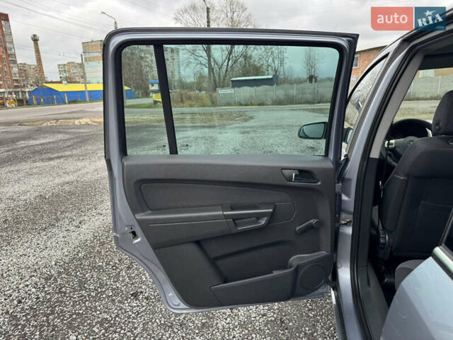 Серый Опель Зафира, объемом двигателя 1.91 л и пробегом 176 тыс. км за 6500 $, фото 26 на Automoto.ua