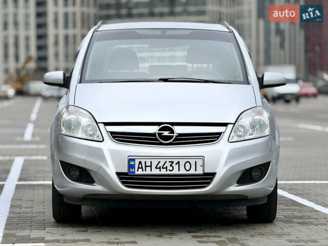Опель Зафира 2008 в Киеве на Automoto.ua Серый Опель Зафира, объемом двигателя 1.8 л и пробегом 210 тыс. км за 5700 $, фото 4 на Automoto.ua