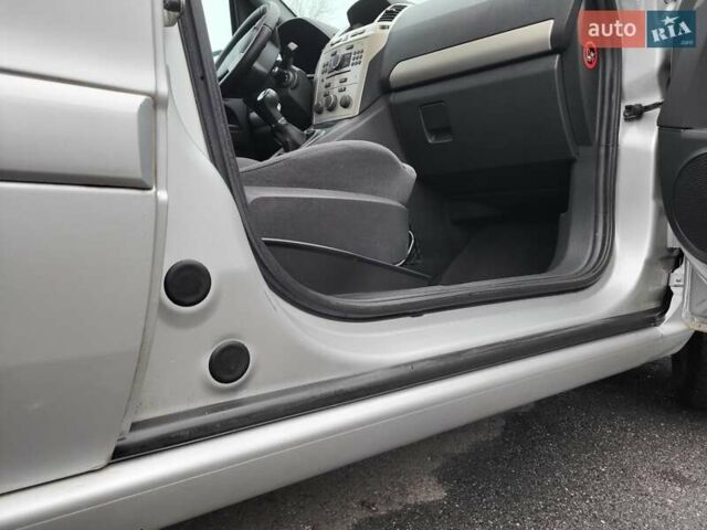 Серый Опель Зафира, объемом двигателя 1.8 л и пробегом 185 тыс. км за 6450 $, фото 65 на Automoto.ua