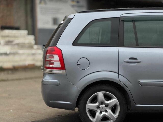 Серый Опель Зафира, объемом двигателя 1.9 л и пробегом 345 тыс. км за 6440 $, фото 10 на Automoto.ua