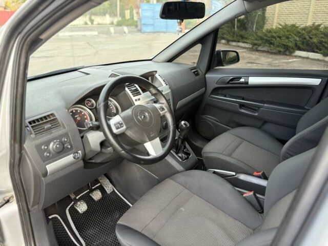 Опель Зафира 2008 в Кривом Роге на Automoto.ua Серый Опель Зафира, объемом двигателя 2.2 л и пробегом 194 тыс. км за 6499 $, фото 11 на Automoto.ua