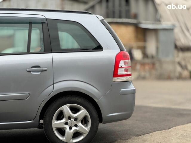 Серый Опель Зафира, объемом двигателя 1.9 л и пробегом 345 тыс. км за 6590 $, фото 5 на Automoto.ua