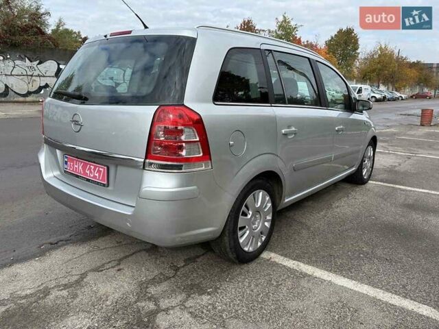 Серый Опель Зафира, объемом двигателя 1.6 л и пробегом 249 тыс. км за 6150 $, фото 3 на Automoto.ua