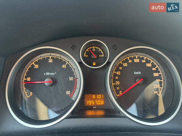 Серый Опель Зафира, объемом двигателя 1.7 л и пробегом 195 тыс. км за 5999 $, фото 28 на Automoto.ua