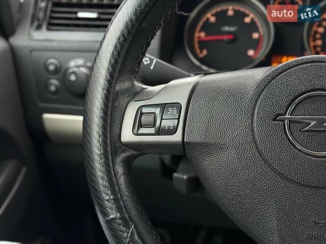 Серый Опель Зафира, объемом двигателя 1.9 л и пробегом 345 тыс. км за 6590 $, фото 26 на Automoto.ua