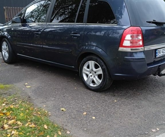 Опель Зафира 2008 в Дубно на Automoto.ua Серый Опель Зафира, объемом двигателя 1.7 л и пробегом 217 тыс. км за 4999 $, фото 2 на Automoto.ua