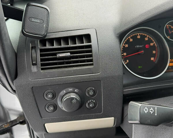 Серый Опель Зафира, объемом двигателя 1.8 л и пробегом 218 тыс. км за 5000 $, фото 10 на Automoto.ua