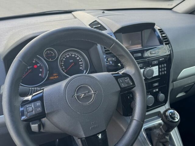 Серый Опель Зафира, объемом двигателя 1.6 л и пробегом 200 тыс. км за 2800 $, фото 10 на Automoto.ua