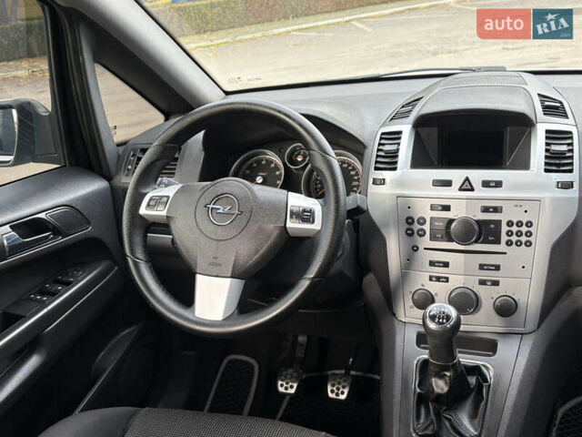 Опель Зафіра 2008 у Кривому Розі на Automoto.ua Сірий Опель Зафіра, об'ємом двигуна 2.2 л та пробігом 194 тис. км за 6499 $, фото 14 на Automoto.ua