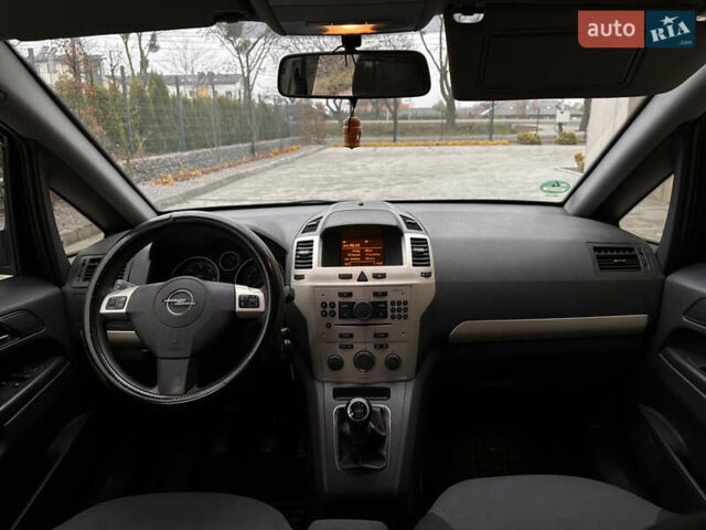 Серый Опель Зафира, объемом двигателя 1.69 л и пробегом 280 тыс. км за 4200 $, фото 28 на Automoto.ua