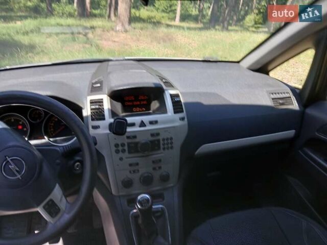 Серый Опель Зафира, объемом двигателя 1.95 л и пробегом 261 тыс. км за 6700 $, фото 92 на Automoto.ua