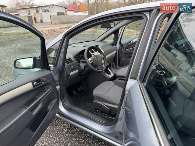Серый Опель Зафира, объемом двигателя 1.91 л и пробегом 176 тыс. км за 6500 $, фото 28 на Automoto.ua