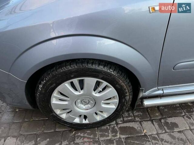 Серый Опель Зафира, объемом двигателя 1.6 л и пробегом 140 тыс. км за 7500 $, фото 6 на Automoto.ua